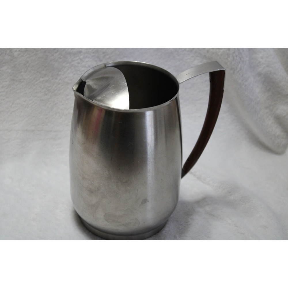 West Bend Vintage Stainless Steel 2.5 Qt Pitcher Ice Lip Wood Handle Made in USA